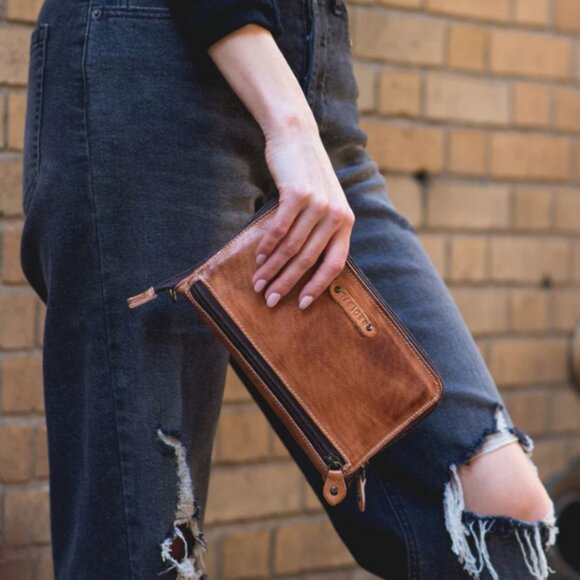 bad stu templeton crossbody color tan women - Picture 1 of 4